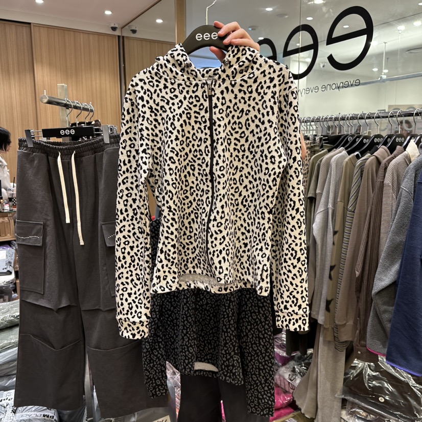 時尚脈搏 251021-0318 服裝服飾批發市場趨勢洞察